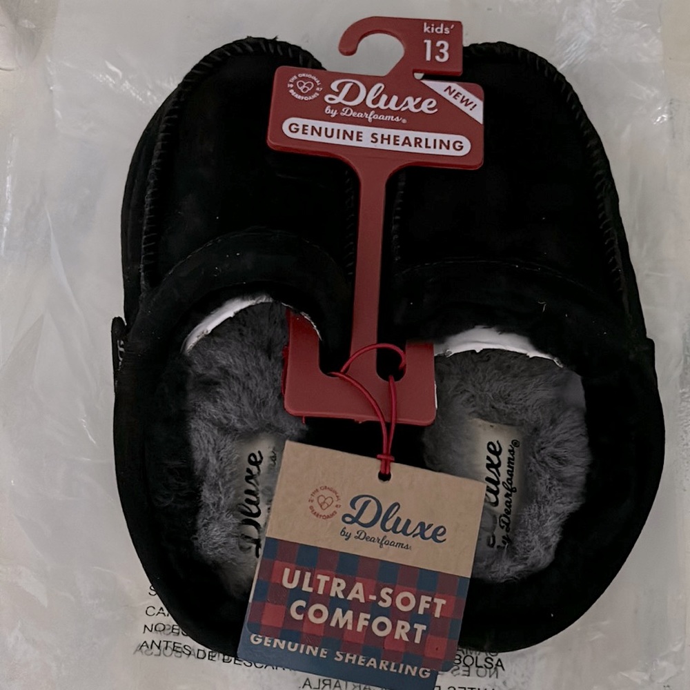 Dluxe by Dearfoams  genuine shearling. Kids size 13. NWT never worn